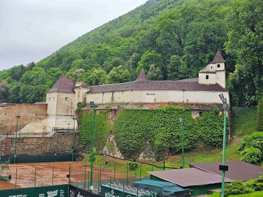 Jour 1 — Le vent, la pluie et l’alerte inondation