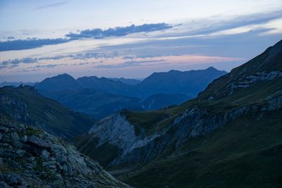 Le soleil se couche, et nous avons encore 12 kilomètres à parcourir